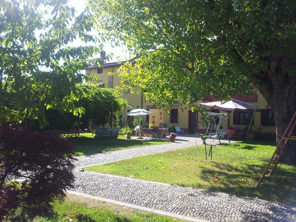 B&B Il Pioppo E La Fonte Castello d'Agogna Exterior foto