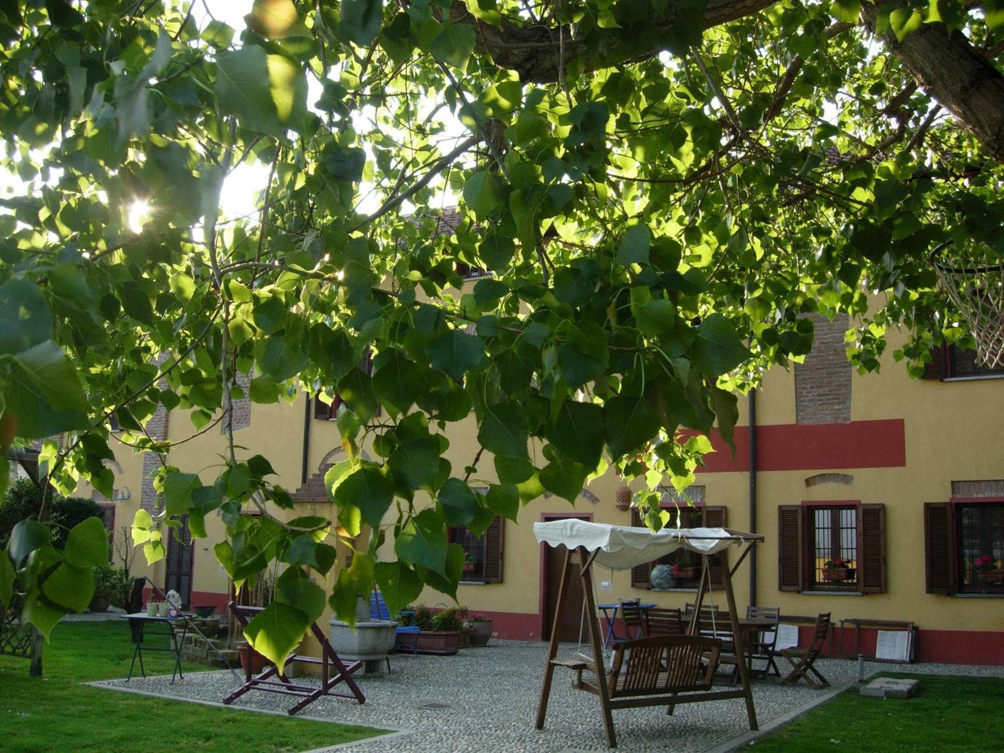 B&B Il Pioppo E La Fonte Castello d'Agogna Exterior foto