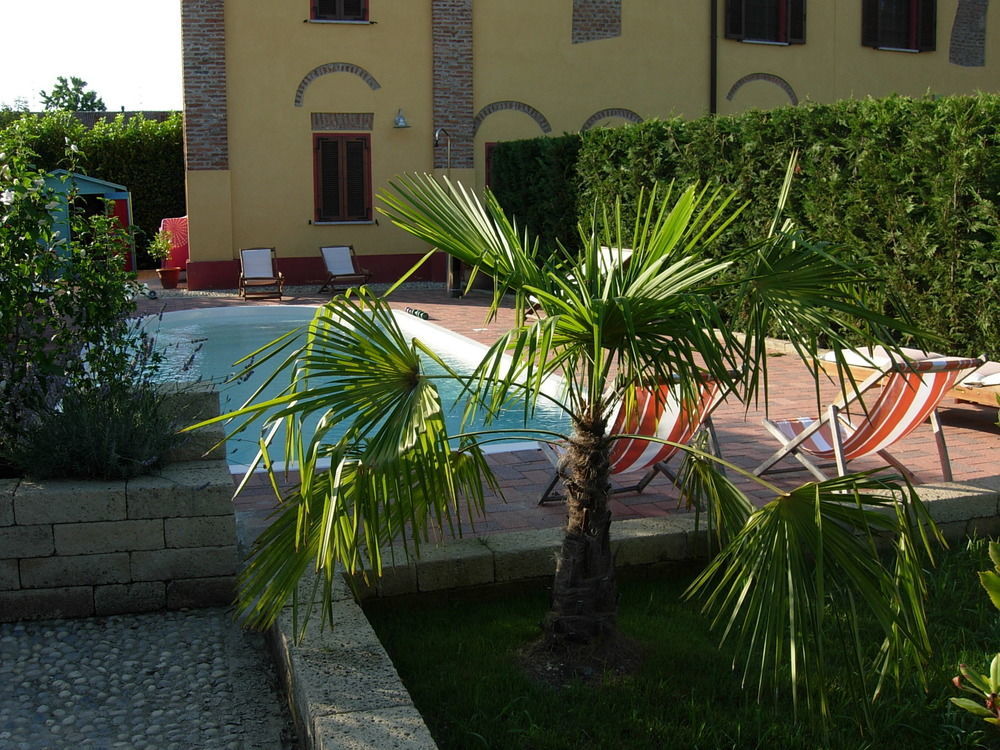 B&B Il Pioppo E La Fonte Castello d'Agogna Exterior foto